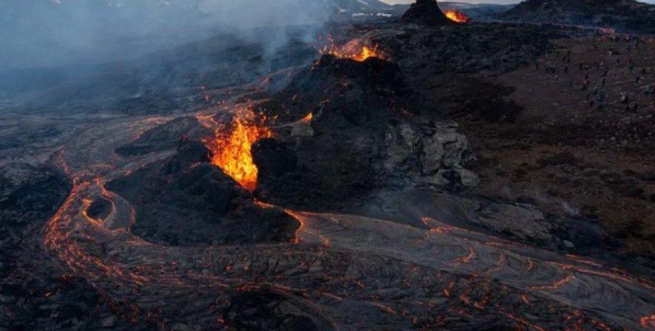 "Подкова" на краю Тихого океана вызывает 75% вулканических eruptions и 90% землетрясений. Что это значит? Узнайте больше!