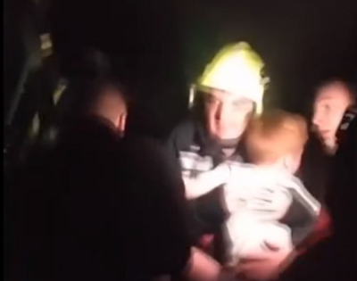 Вогнеборці у Броварах врятували дитину із охопленої вогнем квартири (ФОТО, ВІДЕО)